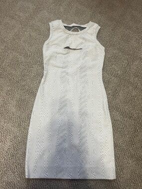 Nicole Miller White Sleeveless Chevron-Texture Sheath Dress